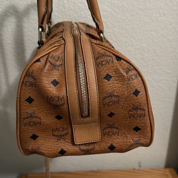 Authentic MCM boston hand bag - Picture 4 of 14